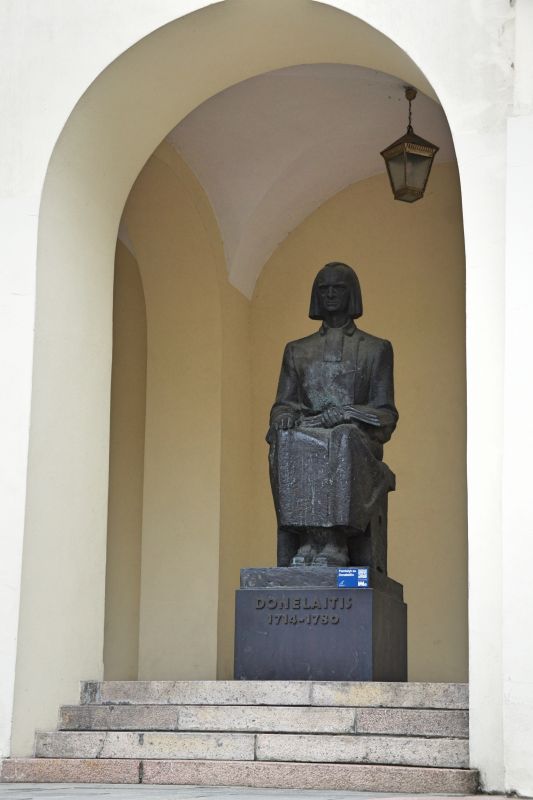 Памятник Кристионасу Донелайтису