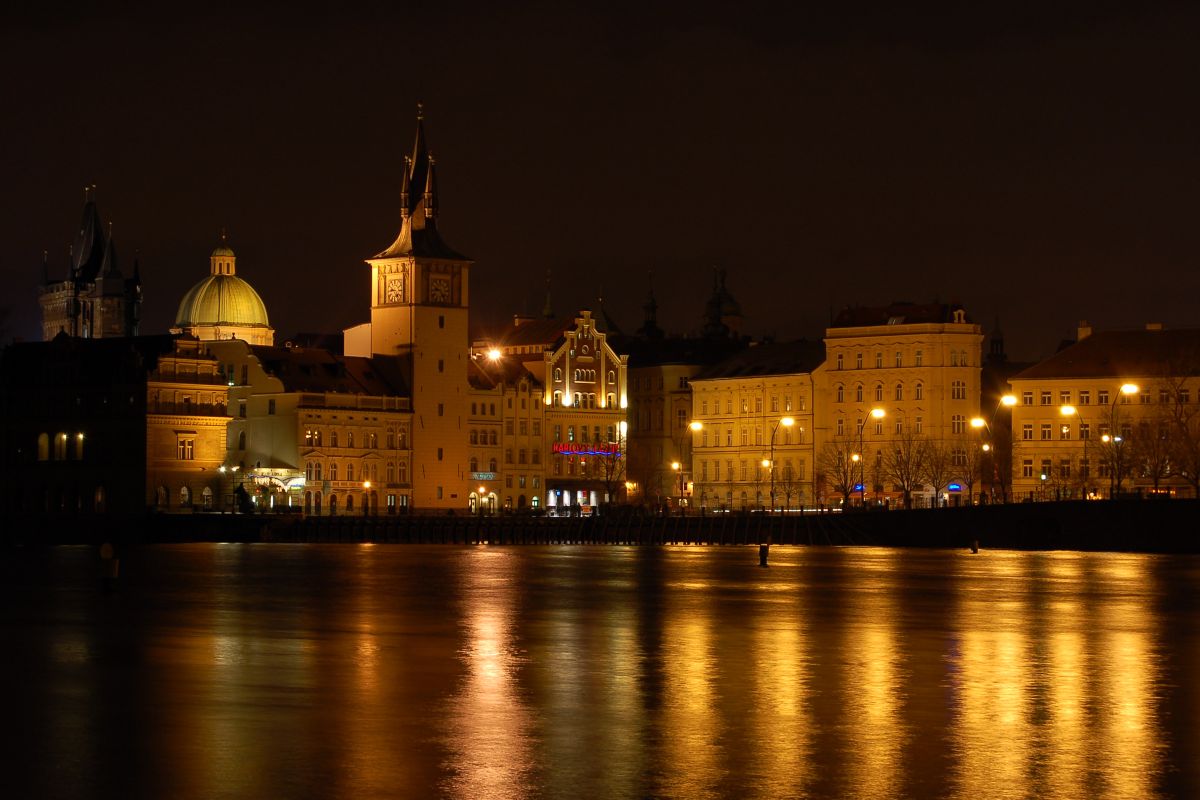 Центр Karlovy lázně