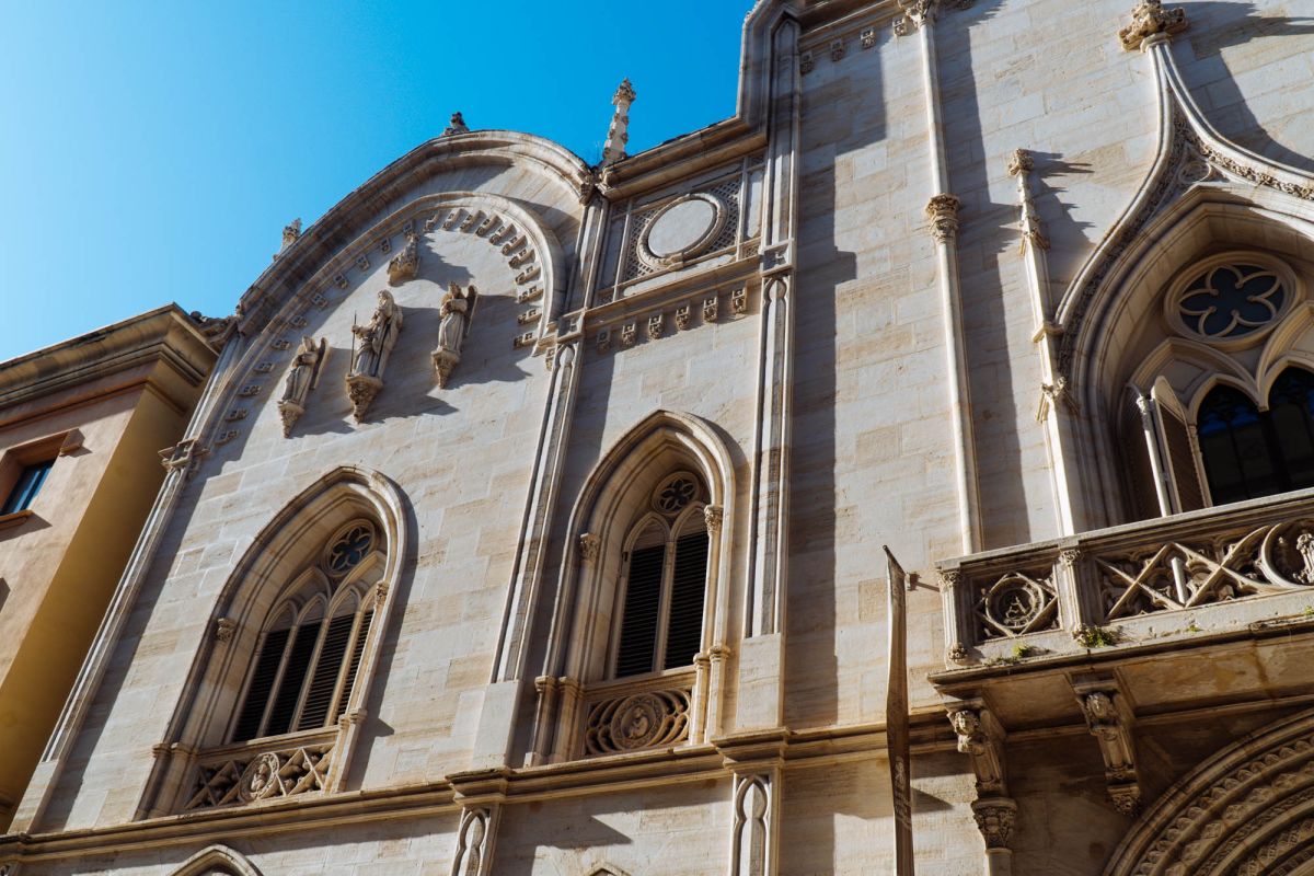 Университет Католика де Валенсия DLX