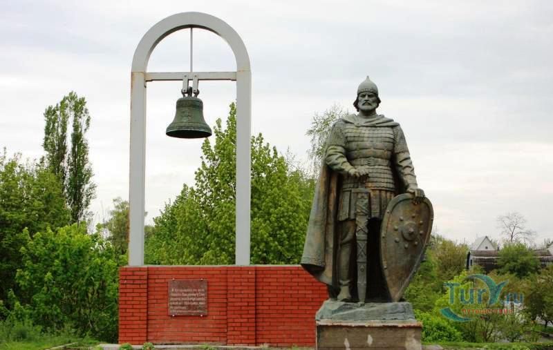 Памятник князю Владимиру Глебовичу в Переяславле