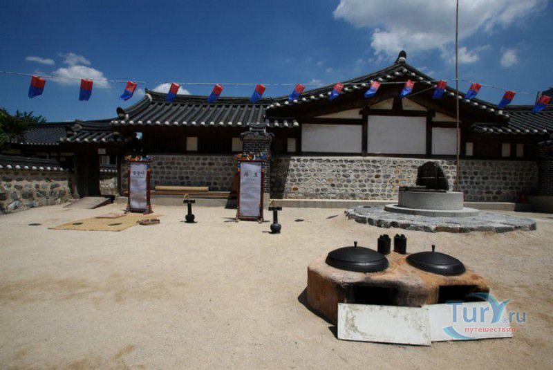 Деревня Традиционных Домов Ханок (Деревня Намсанголь Ханок)