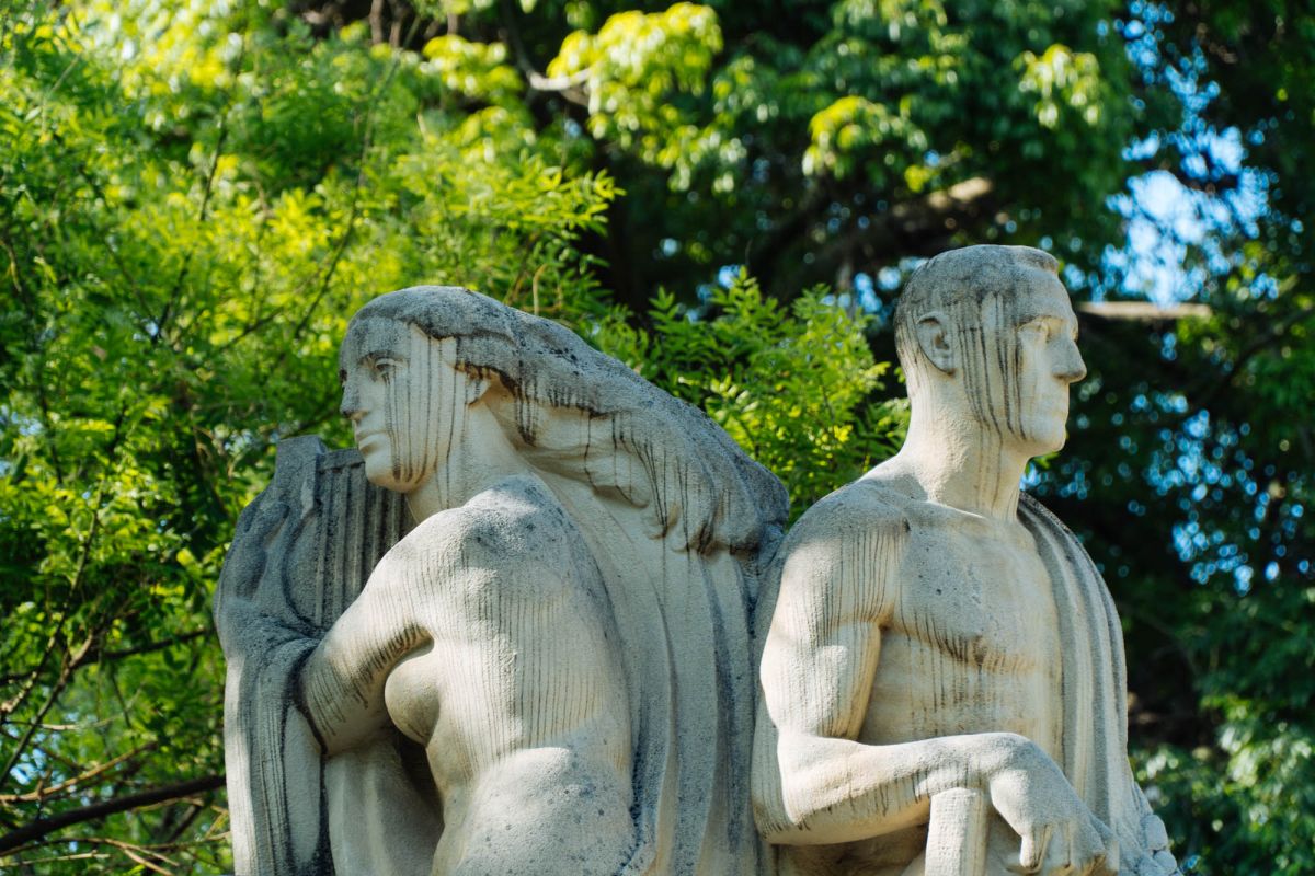 Памятник Висенте В Керолю