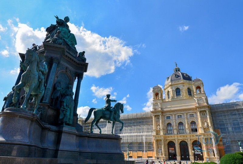 Памятник Императрице Марии Терезии