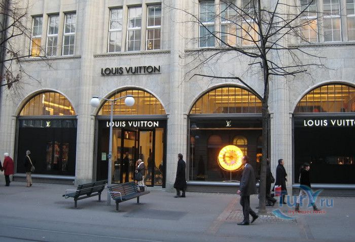 Улица Банхофштрассе в Цюрихе