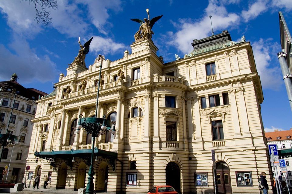 Театр на Виноградах