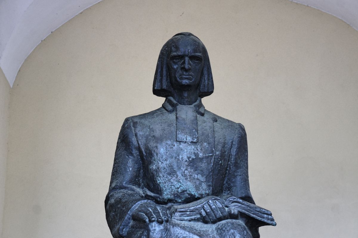 Памятник Кристионасу Донелайтису