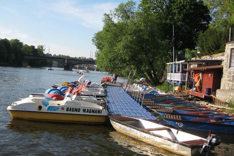 Пункт проката лодочек и водных велосипедов Slovanka