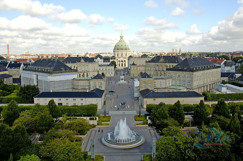 Дворец Амалиенборг