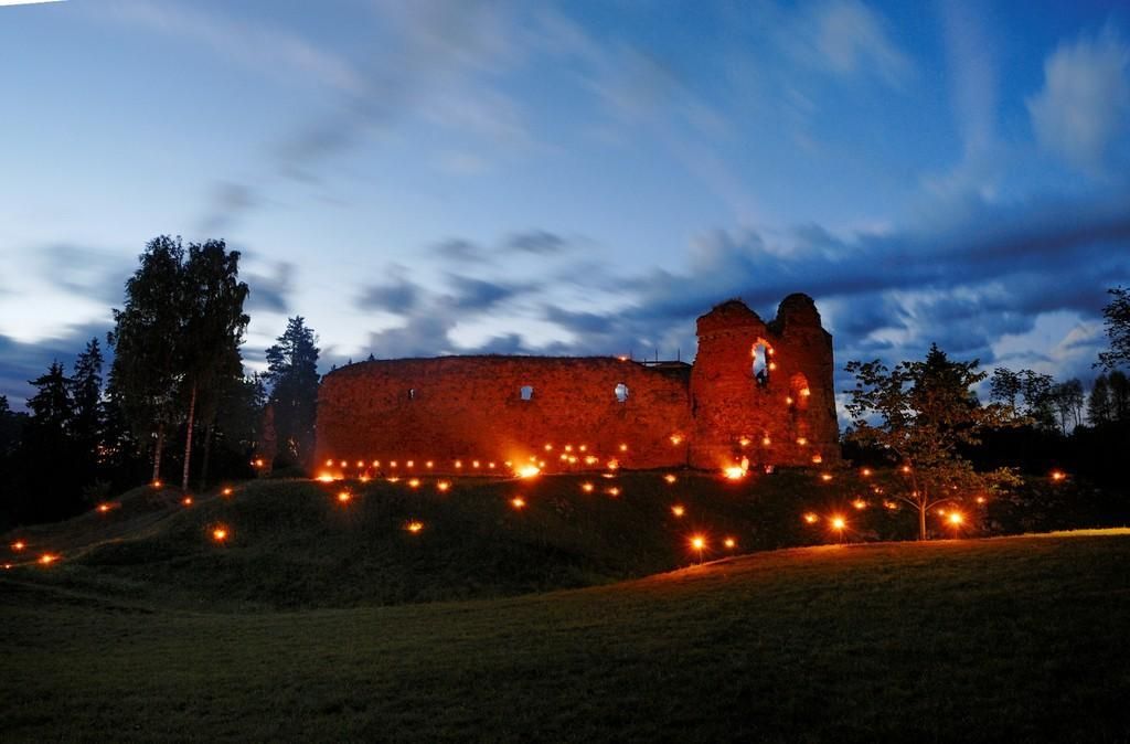 Развалины епископского замка Вастселийна