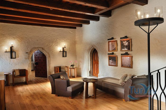 Замок Оточец