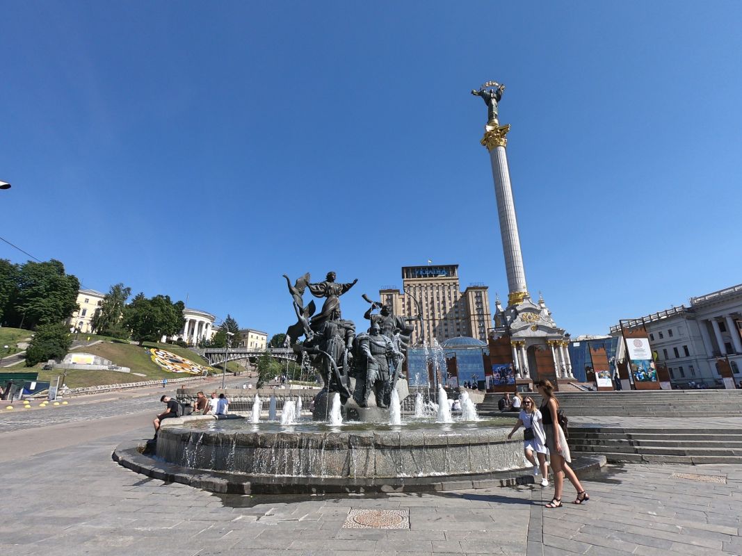 Памятник основателям Киева на Майдане