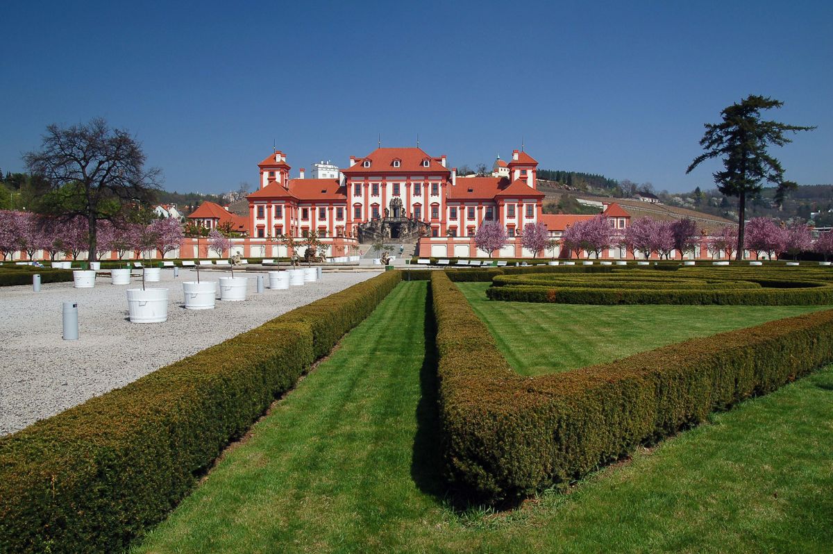 Тройский замковый сад