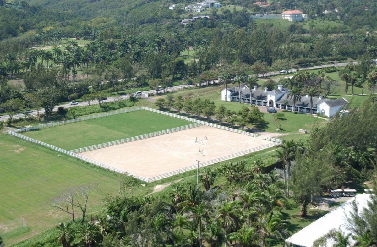 Конный центр Халф Мун