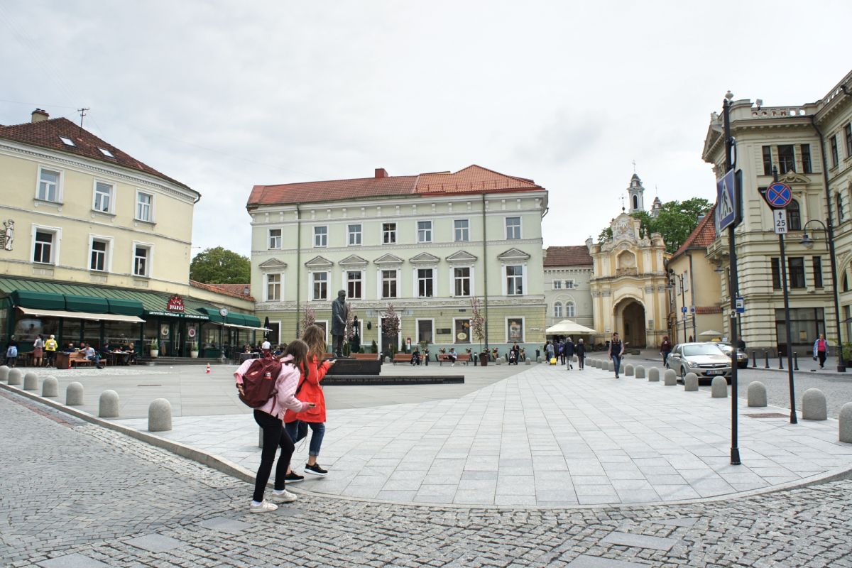 Памятник Йонасу Басанавичюсу