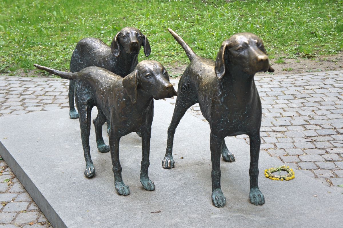 Скульптурная композиция Литовская гончая