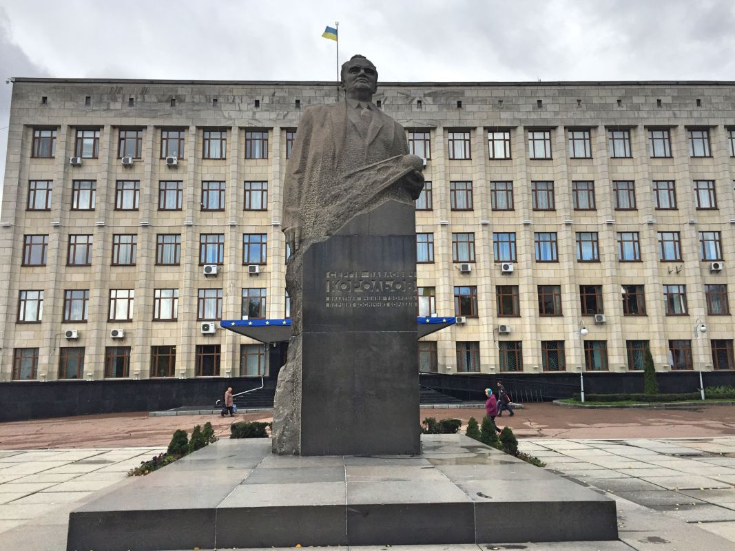 Памятник С.П. Королеву в Житомире