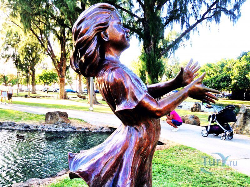 Скульптура JOY автора Gary Alsum