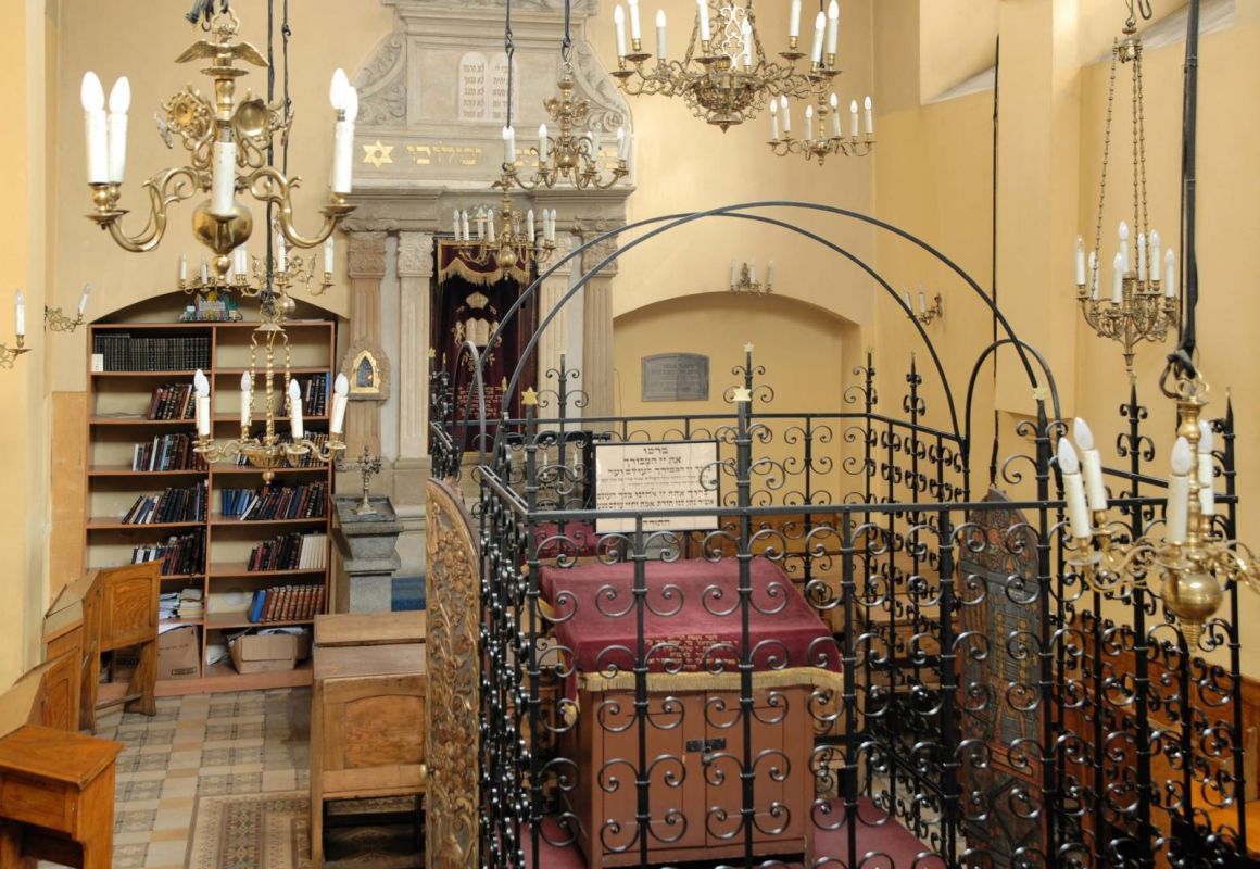 Синагога и кладбище Рему