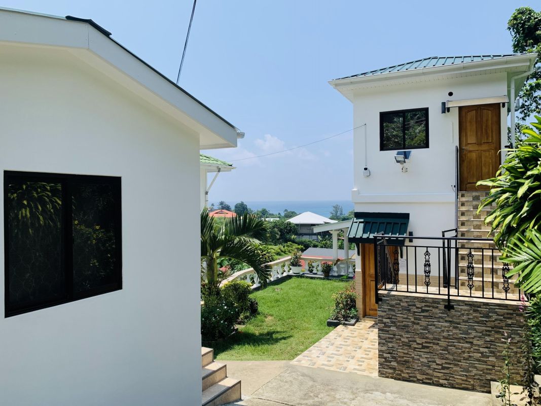 Oceanic View Apartments (Self-Catering)