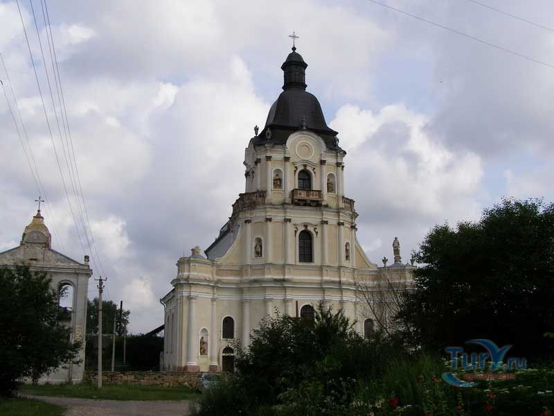 Троицкий костел XVIII века в Микулинцах