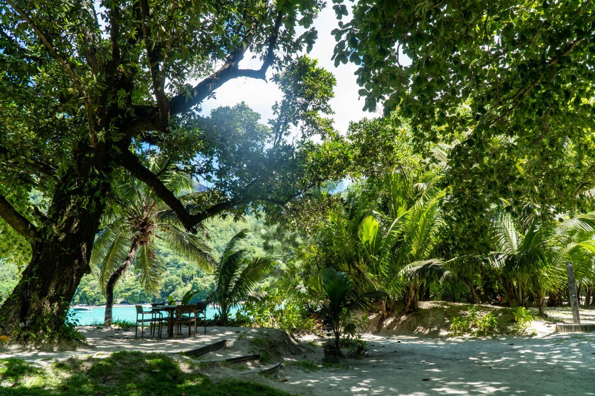 Пляж Порт-Лаунай