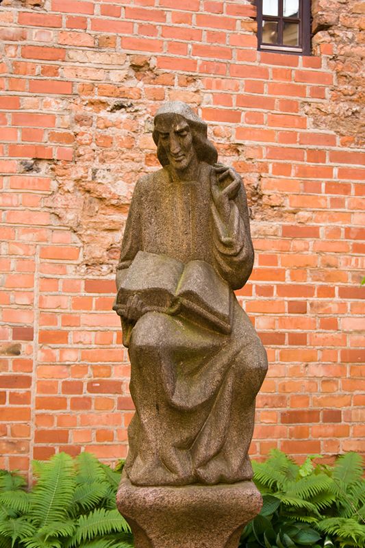 Памятник Летописцу