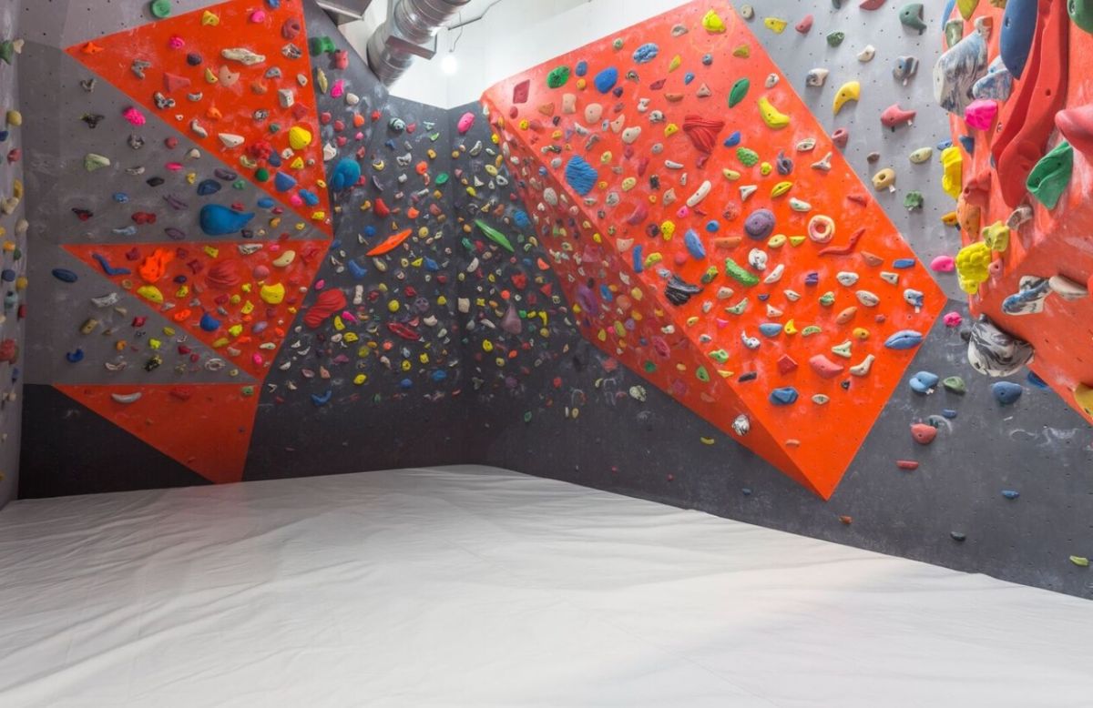 Болдеринговая стенка Lokal Blok