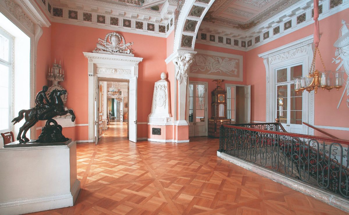 Верхний вестибюль Павловского дворца