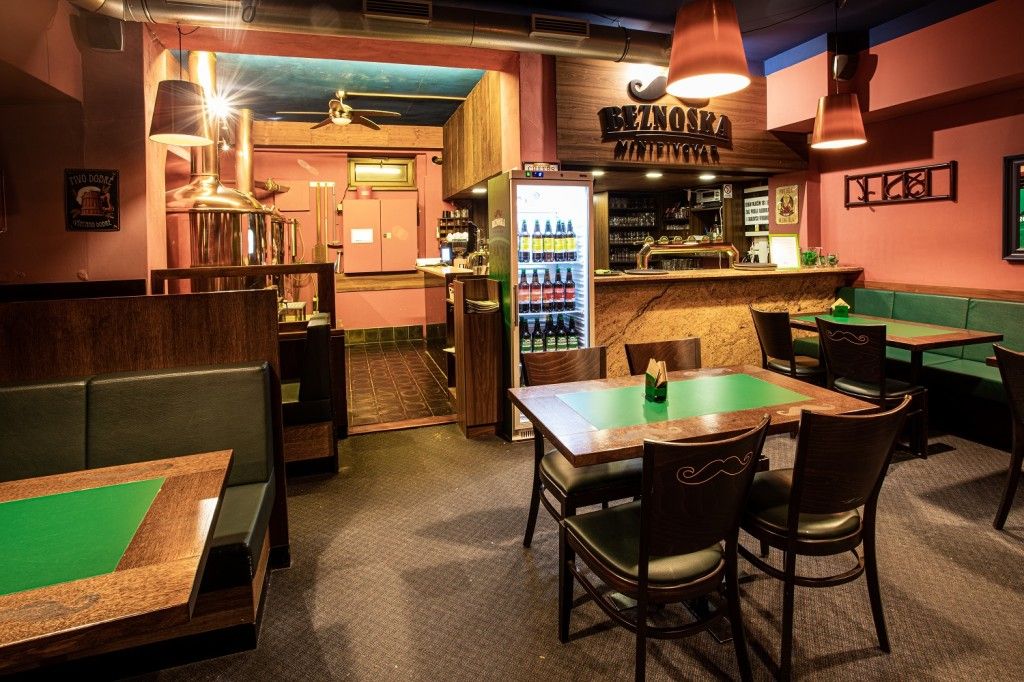 Минипивовар Beznoska и ресторан Školička