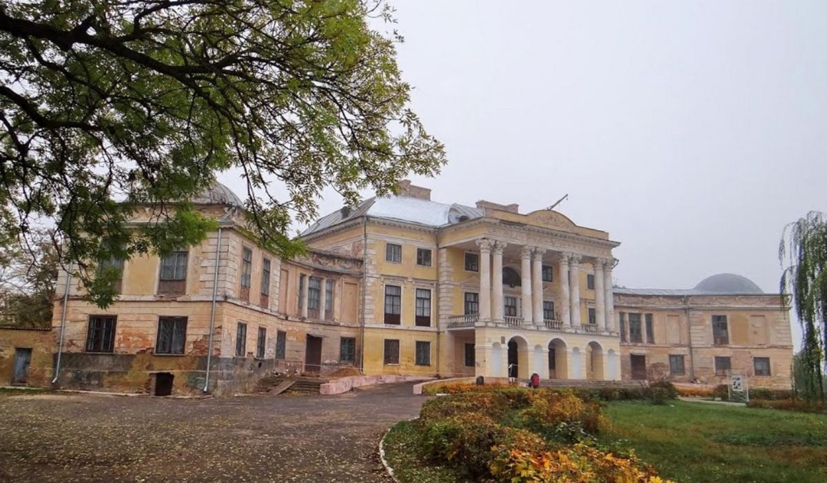 Грохольский дворец (Вороницький музей истории авиации и космонавтики)