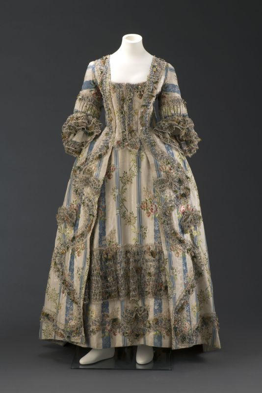 Выставка ИСКУССТВО, ЖИЗНЬ в музее декоративно-прикладного искусства