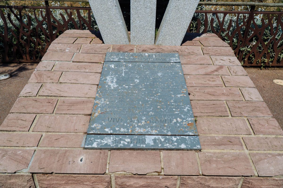 Памятник генералу де Голлю