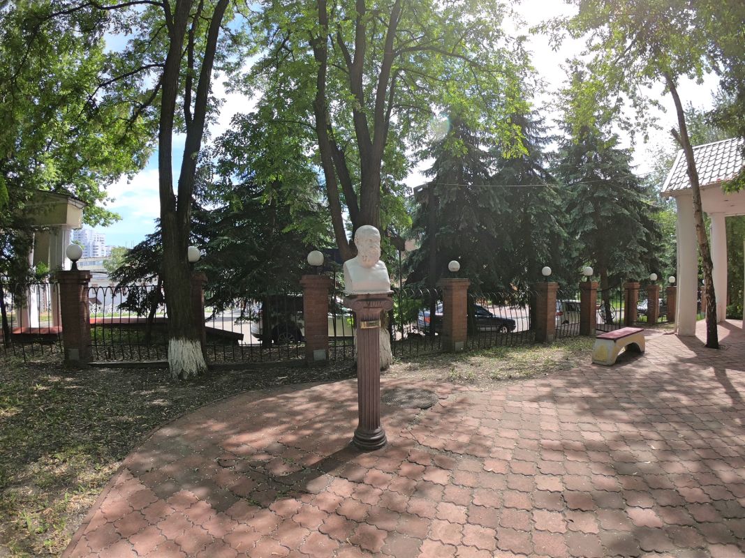 Древнегреческий сквер на территории МАУП